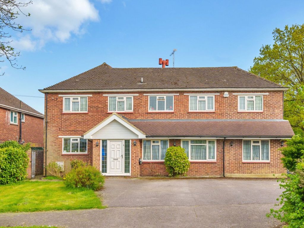 5 bed detached house for sale in The Rise, Elstree, Hertfordshire WD6