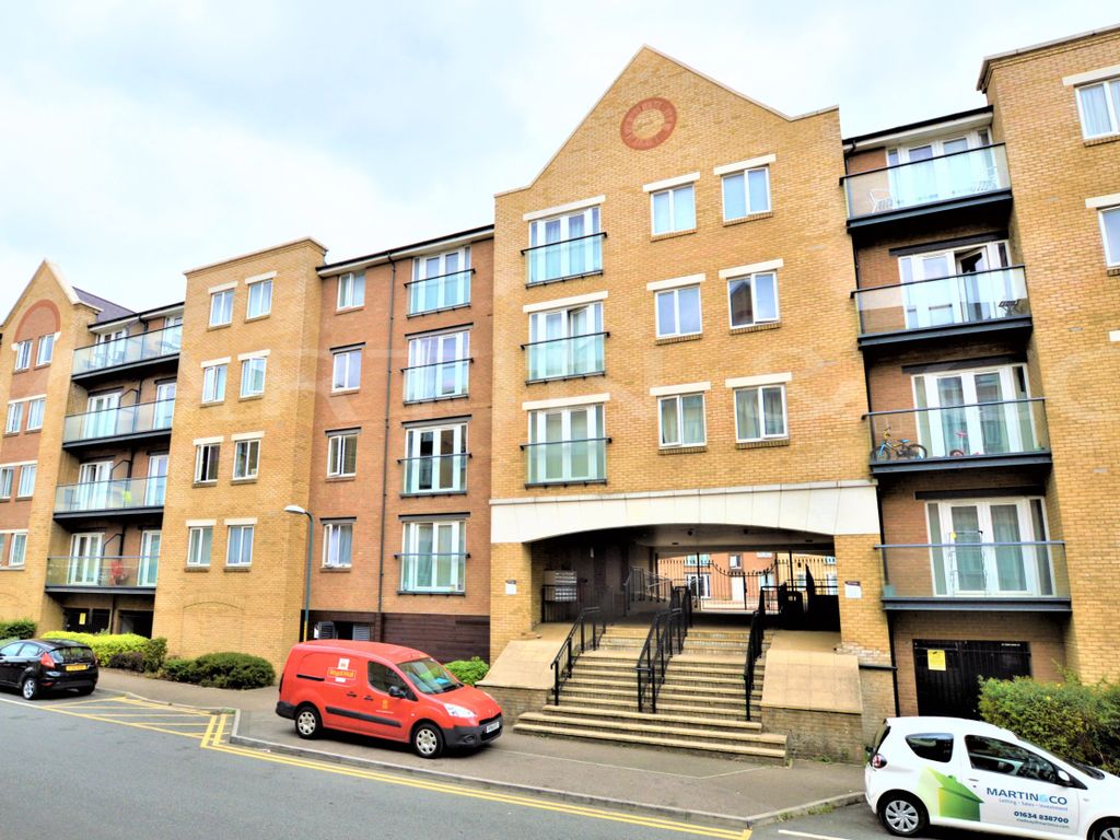 2 bed flat to rent in Black Eagle Drive, Northfleet, Gravesend DA11
