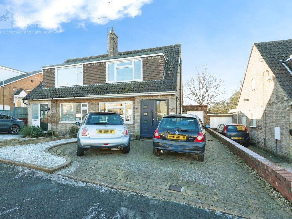3 bed semidetached house for sale in Valley Drive, Hull, South