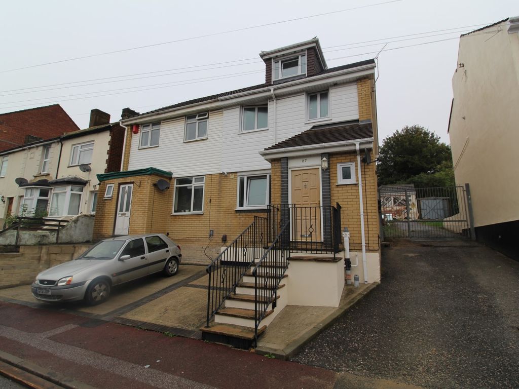 3 bed semidetached house for sale in Constitution Road, Chatham, Kent