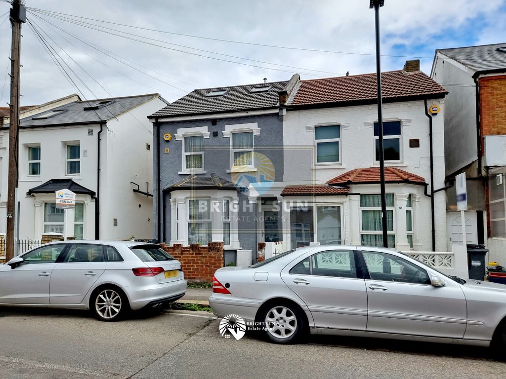 5 bed semidetached house for sale in Cromwell Road, Hounslow TW3, £635,000 Zoopla