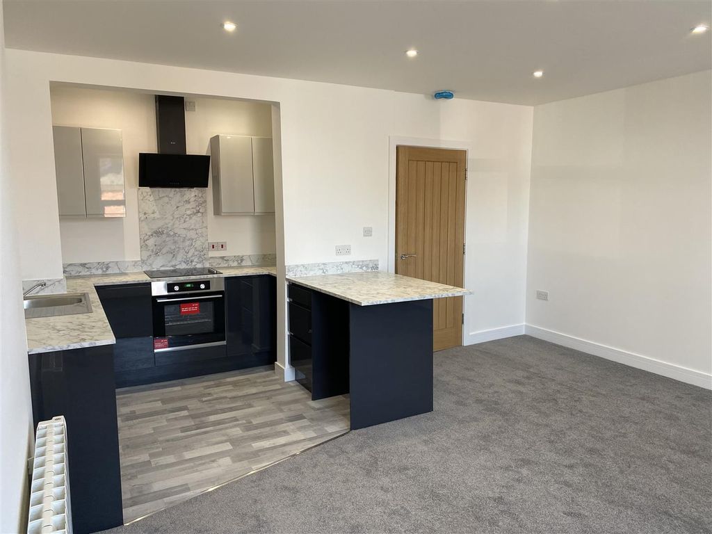 2 bed flat to rent in Carter Street, Goole DN14, £675 pcm Zoopla