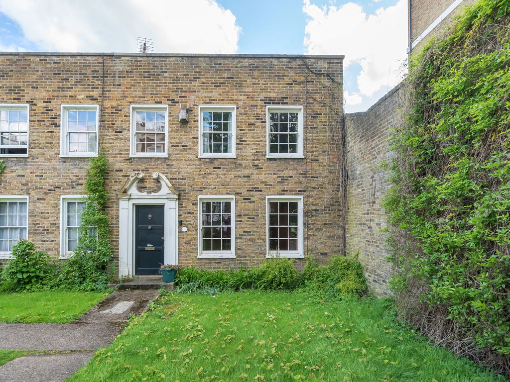 3 bed detached house for sale in St. Pauls Road, London N1, £1,200,000