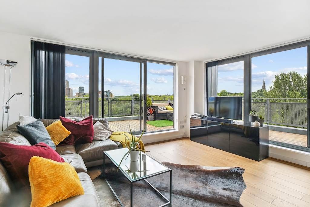 2 bed flat to rent in Flat 704, Alaska Building, Deals Gateway, London