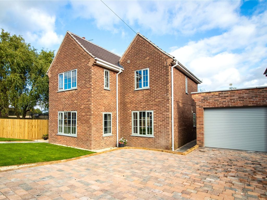 3 bed detached house for sale in Inholms Gardens, Flintham, Newark