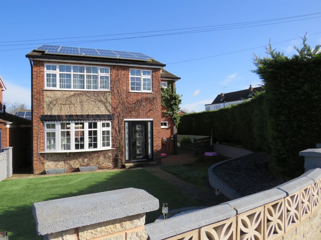 4 bed detached house for sale in Edinburgh Drive, North Anston