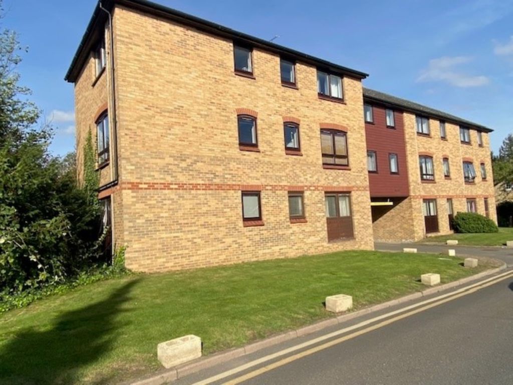 1 bed flat to rent in Oakley Court, Mill Road, Royston SG8, £800 pcm