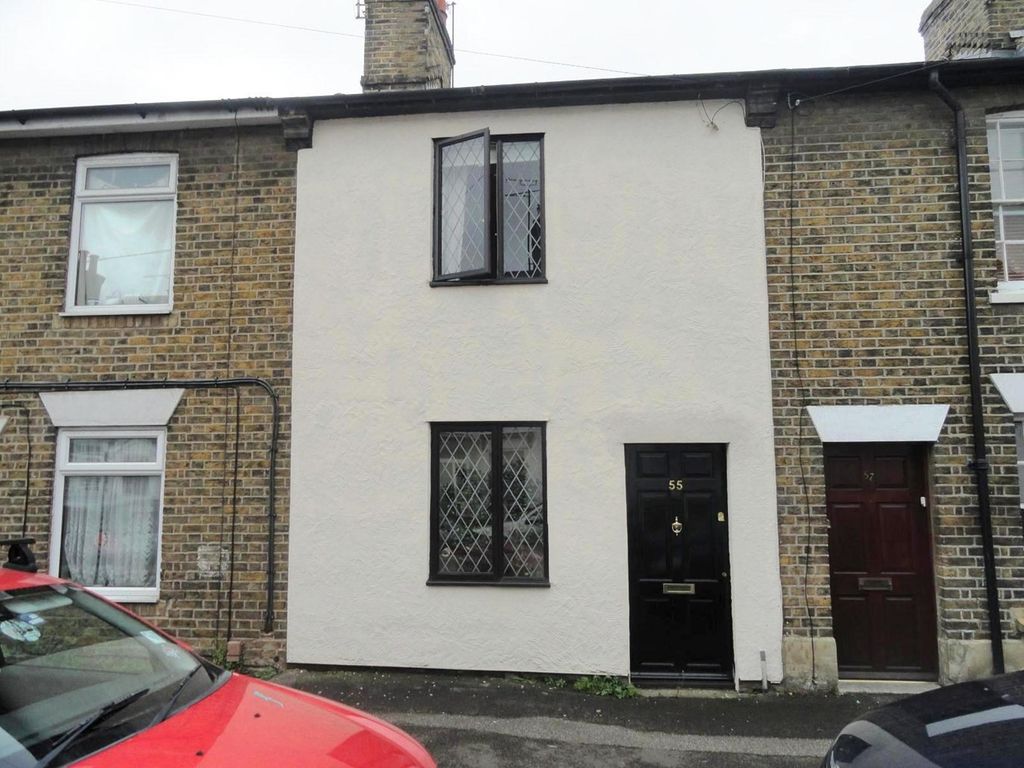2 bed terraced house to rent in Mildmay Road, Chelmsford CM2, £1,300