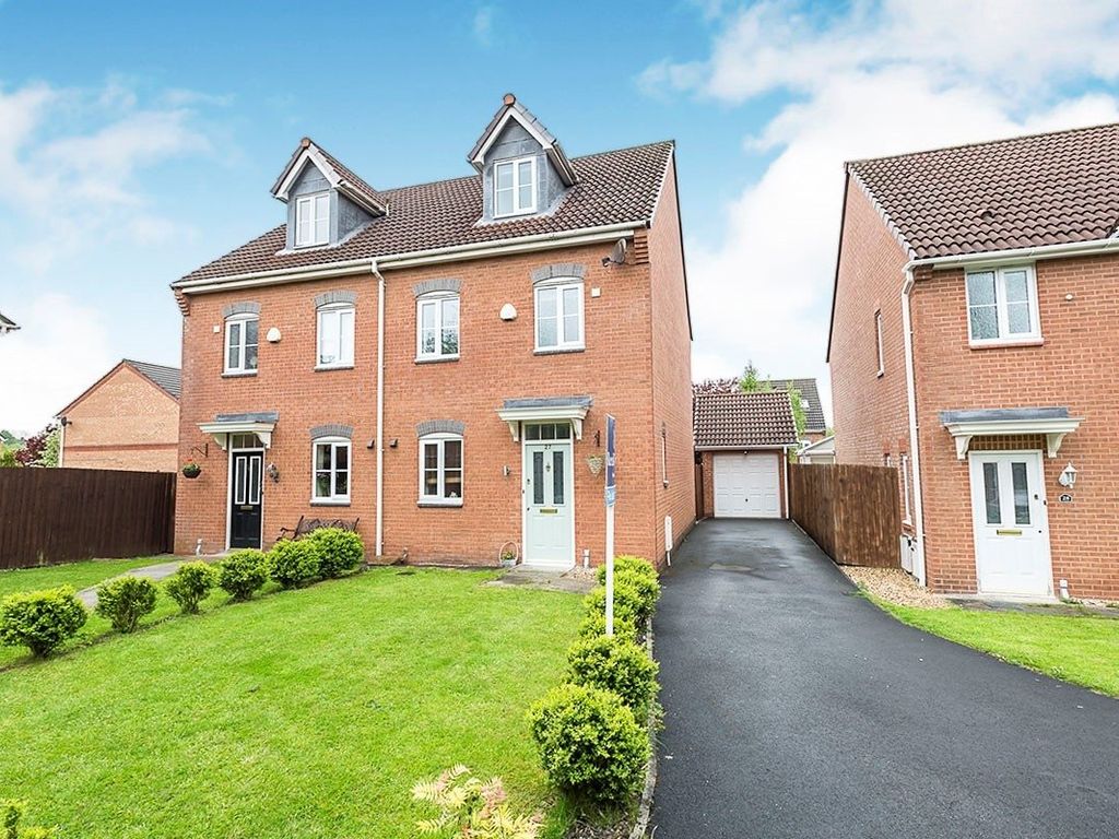 3 bed terraced house to rent in Nightingale Way, Chorley, Lancashire