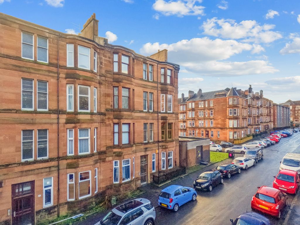 1 bed flat for sale in Crathie Drive, Thornwood, Glasgow G11, £135,000 Zoopla