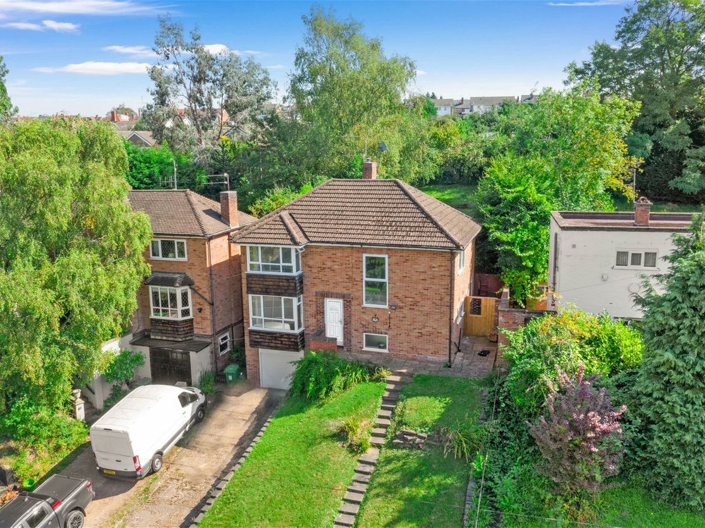 5 bed detached house for sale in Plymouth Road, Redditch B97, £495,000