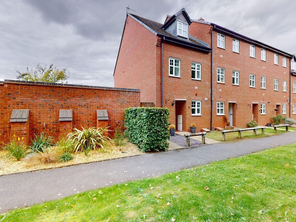 3 bed end terrace house to rent in Nelson Close, Lichfield WS14 Zoopla