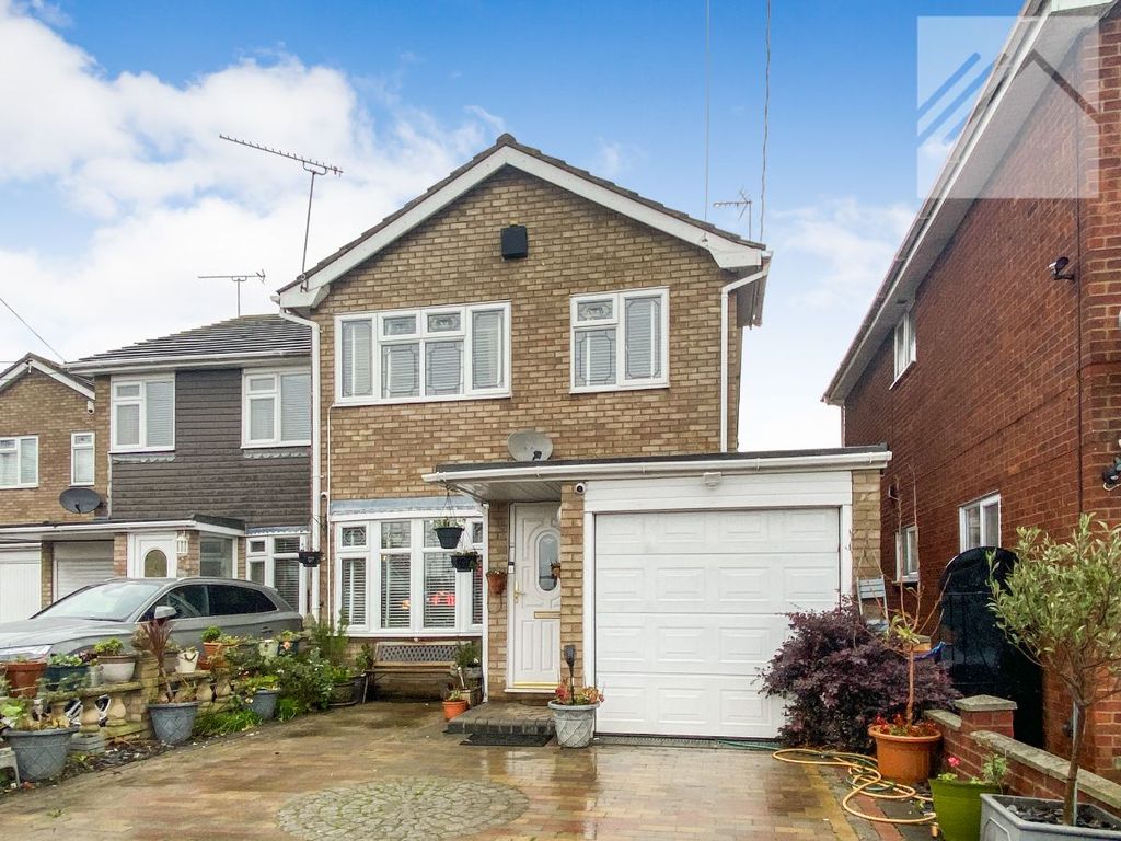 3 bed semidetached house for sale in Central Wall, Canvey Island SS8