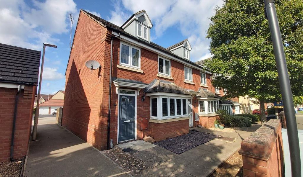 3 bed end terrace house to rent in Woodvale Kingsway, Quedgeley