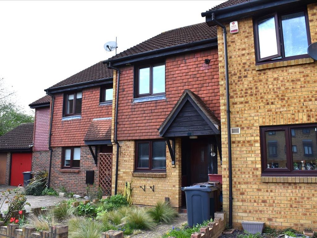 2 bed terraced house to rent in Brookside Close, Feltham TW13, £1,800 pcm Zoopla