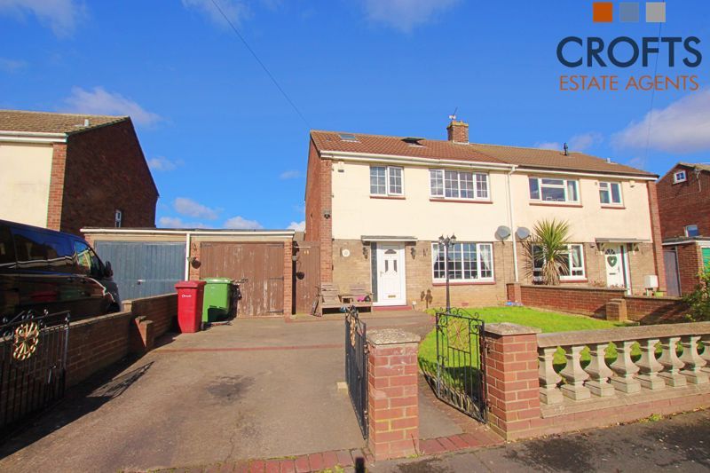 4 bed semidetached house for sale in Mayflower Close, South
