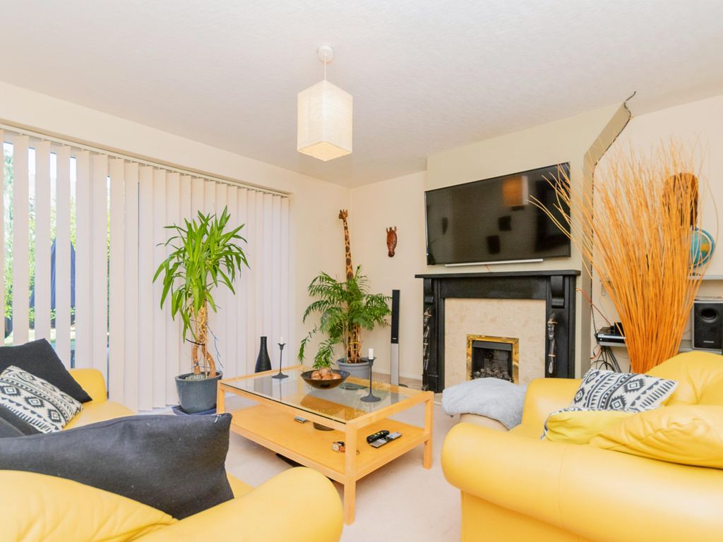 3 bed end terrace house for sale in Brede Walk, Manchester M23 Zoopla