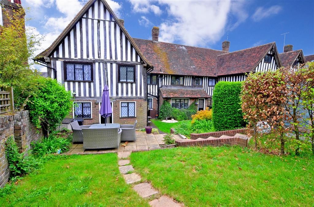 2 bed end terrace house for sale in High Street, Brenchley, Kent TN12