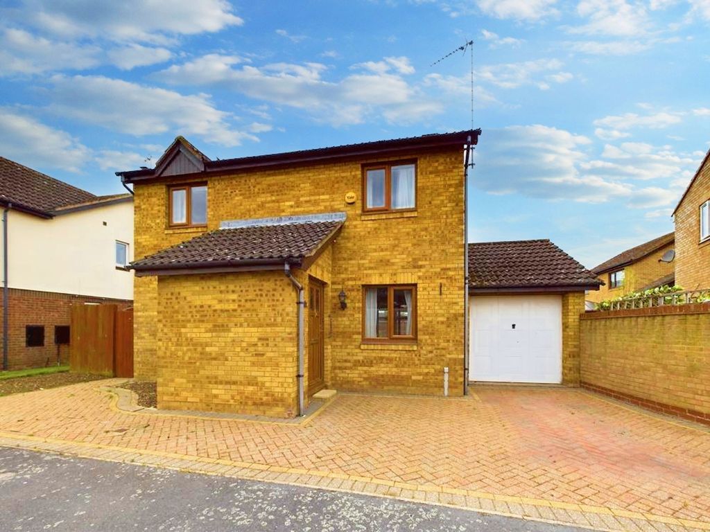3 bed detached house for sale in Chestnut Close, Sawtry, Cambridgeshire