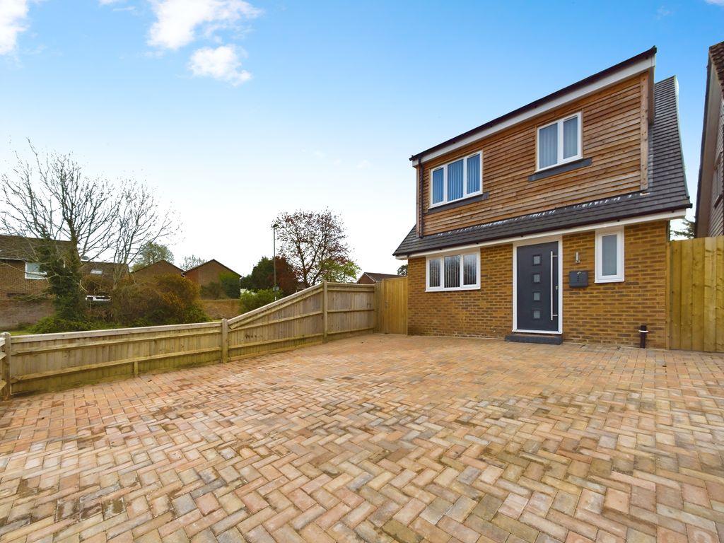 3 bed detached house for sale in Heath Way, Horsham RH12, £550,000 Zoopla