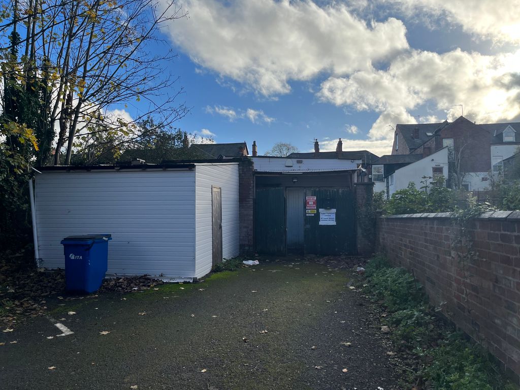 Larch Street Leicester LE5  