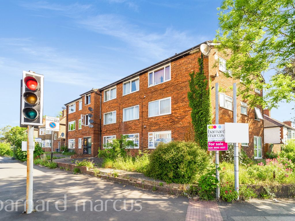 2 bed flat for sale in Staines Road, Bedfont, Feltham TW14, £270,000