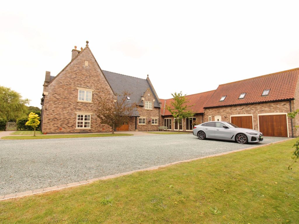 8 bed country house for sale in Willingham Road, Lea, Gainsborough DN21