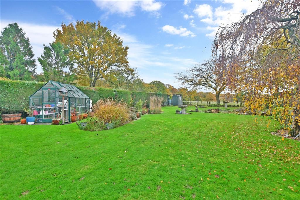 3 bed detached bungalow for sale in Lagham Park, South Godstone