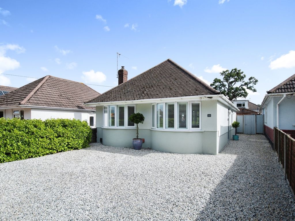 2 bed detached bungalow for sale in Kinson Road, Bournemouth BH10, £