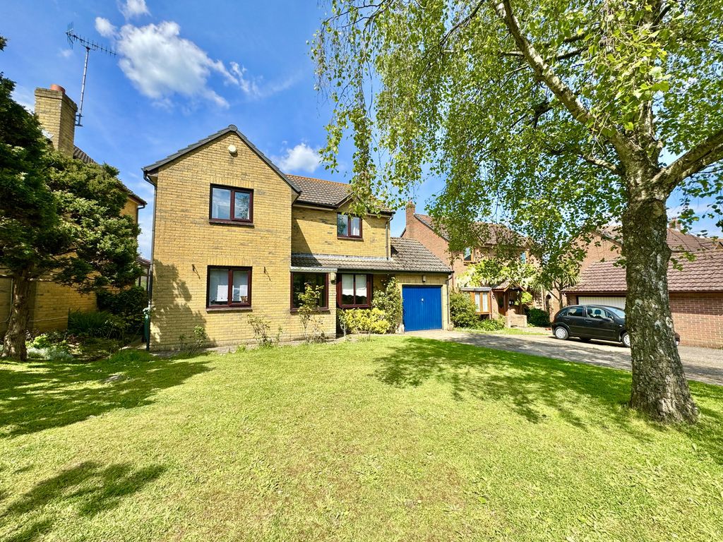 4 bed detached house for sale in Kingfisher Close, Carisbrooke PO30, £