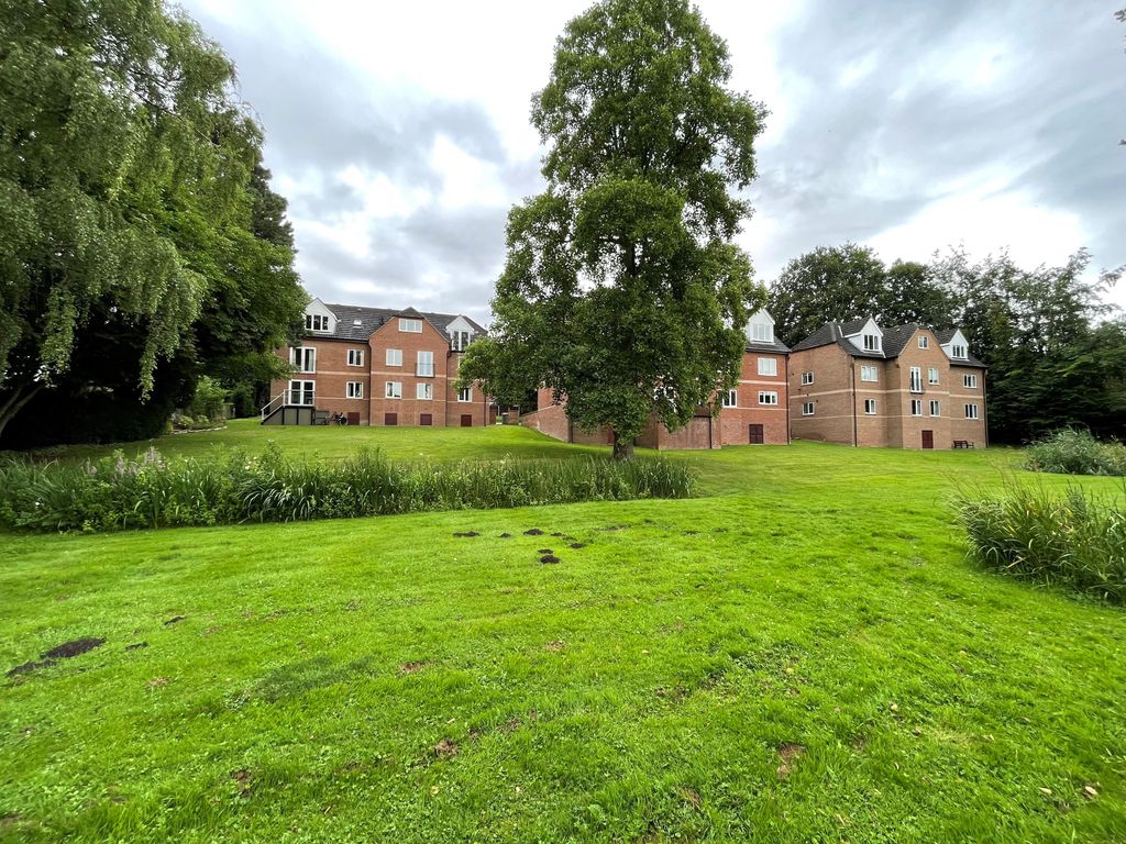 2 bed flat to rent in The Waterside, Hellesdon, Norwich NR6, £995 pcm