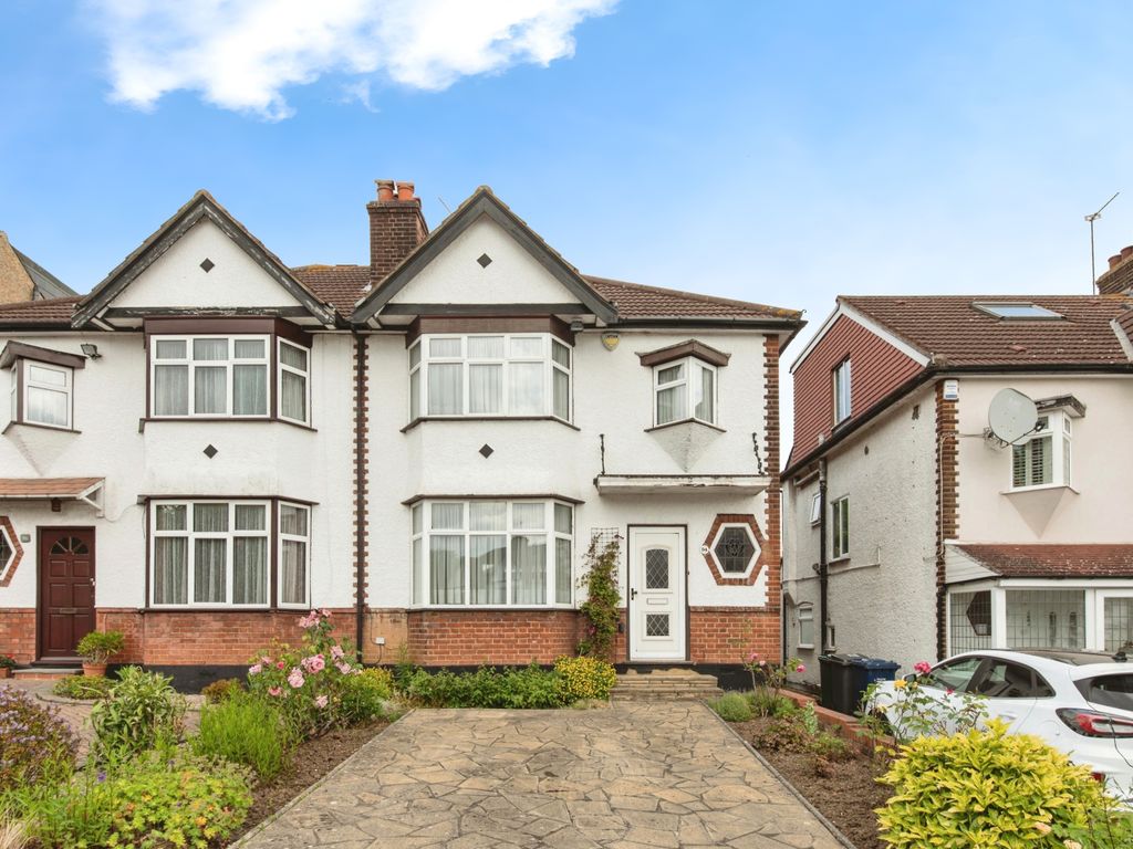 3 bed semidetached house for sale in Meadway, EN5, £700,000