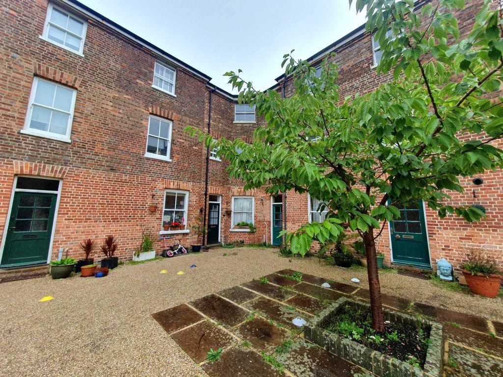 2 bed property to rent in Speckled Wood, Hastings TN35, £1,100 pcm Zoopla