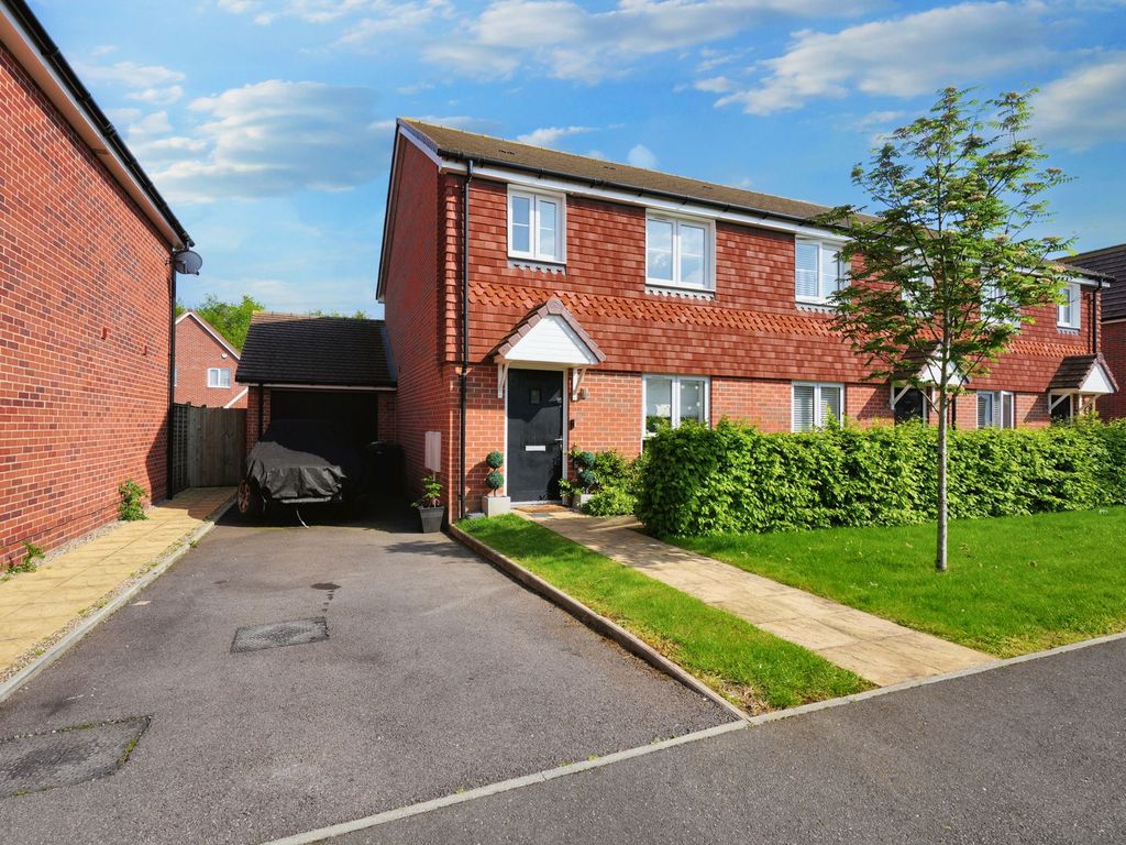 3 bed end terrace house for sale in Wenham Drive, Maidstone ME17, £