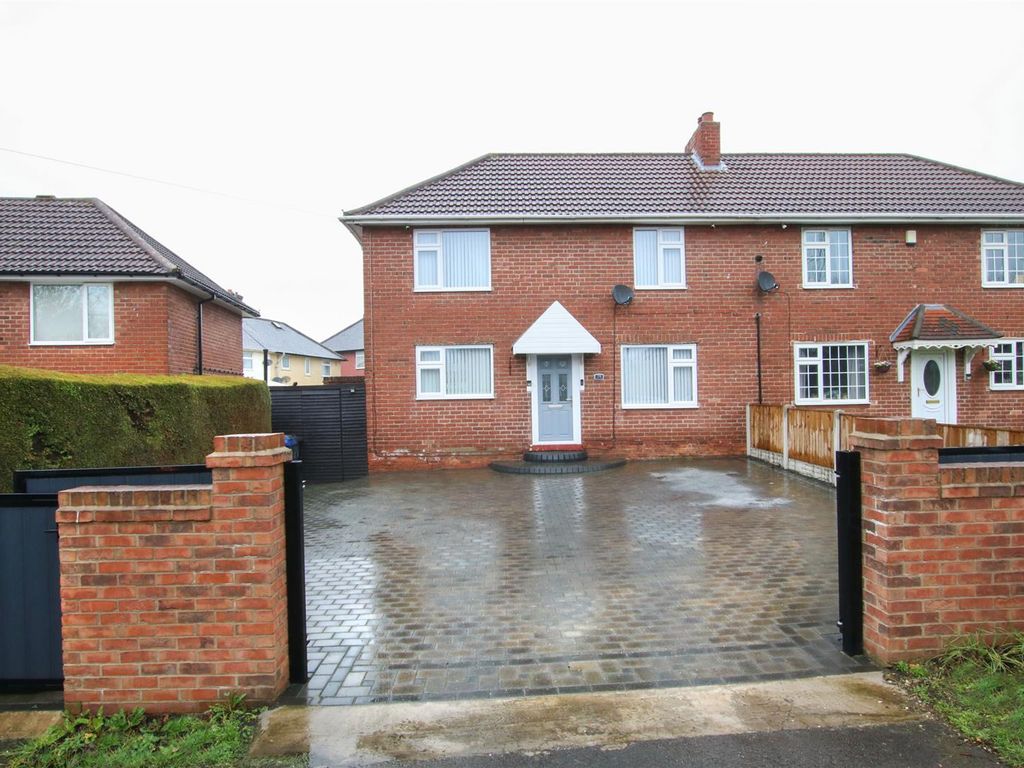 3 bed semidetached house for sale in Doncaster Road, Armthorpe