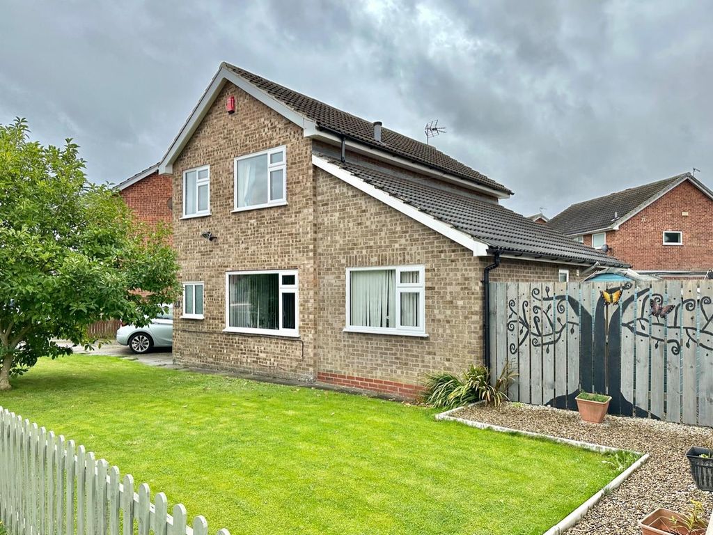 4 bed detached house for sale in Greenshaw Drive, Haxby, York YO32, £