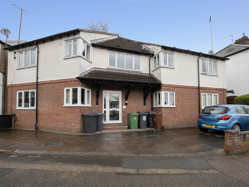 1 bed flat to rent in Oak Hill, Woodford Green IG8, £1,245 pcm Zoopla