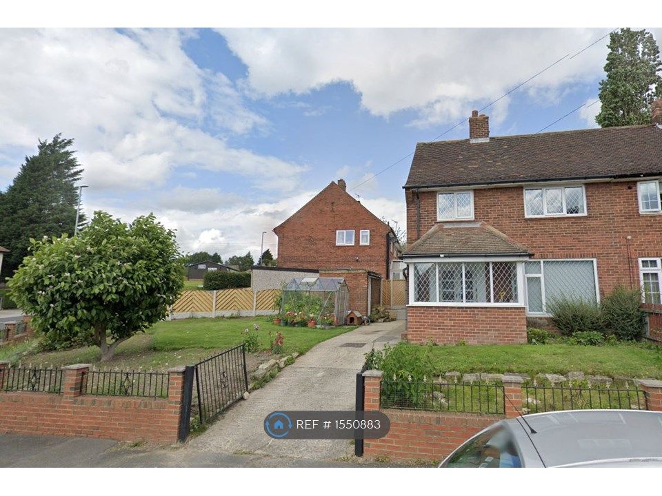 3 bed semidetached house to rent in Swarcliffe Bank, Leeds LS14, £995