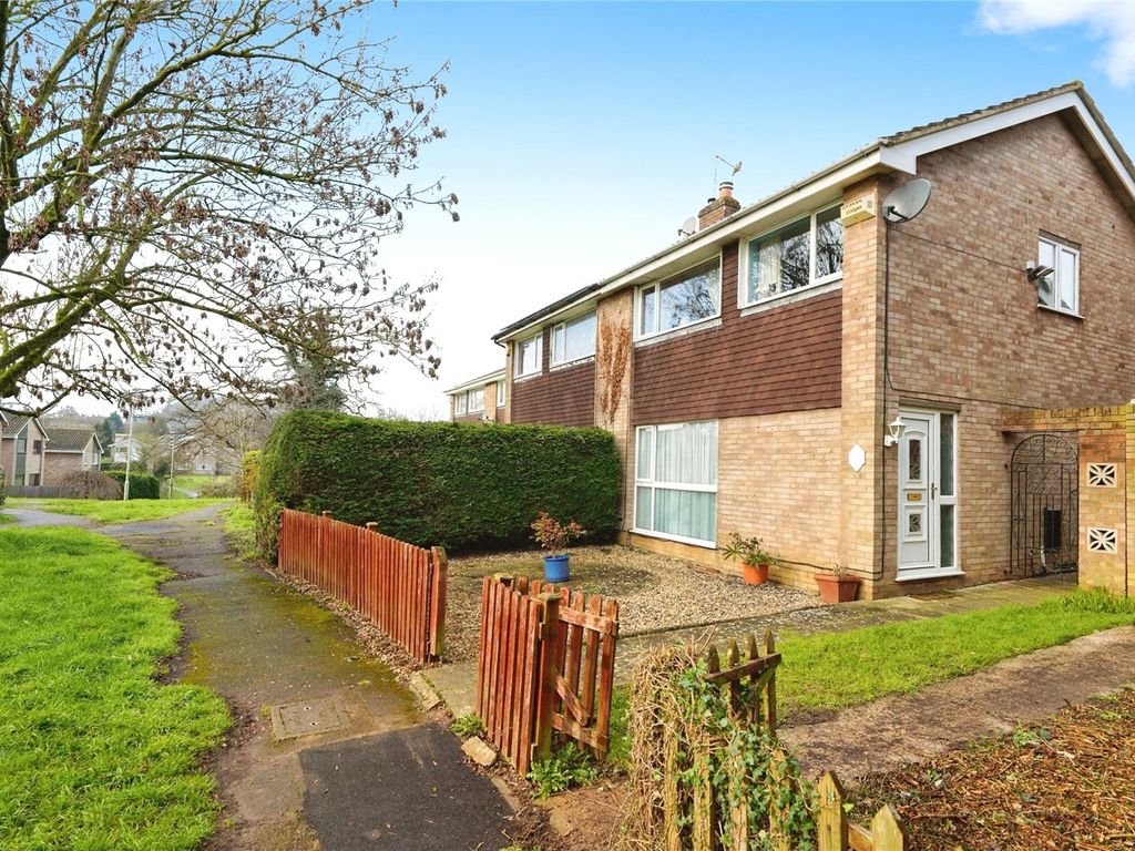 3 bed semidetached house for sale in Stonechat Avenue, Abbeydale