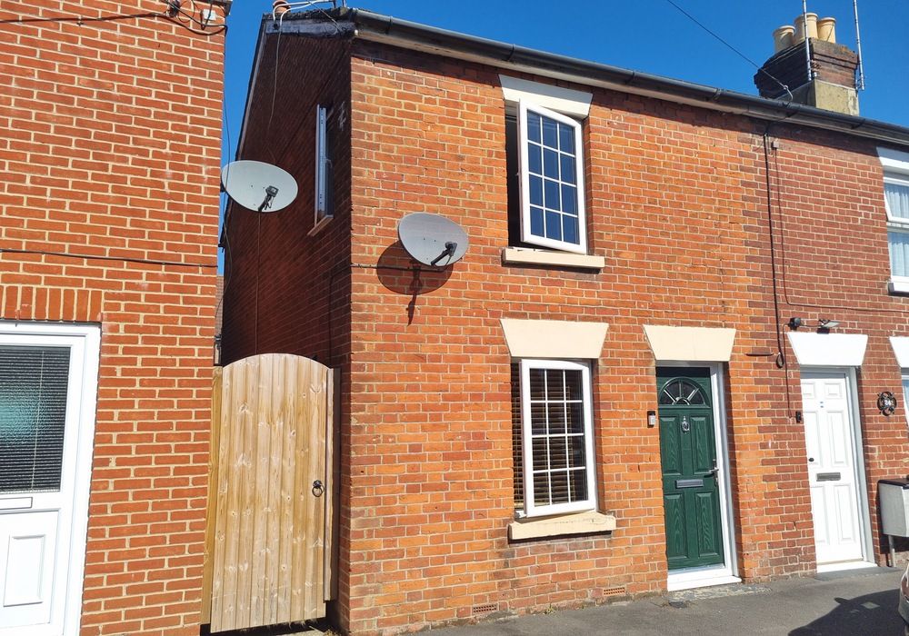 2 bed end terrace house for sale in Osborne Road, Totton, Southampton