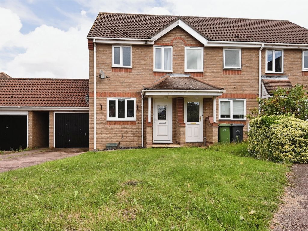 2 bed semidetached house for sale in Foxglove Road, Attleborough NR17