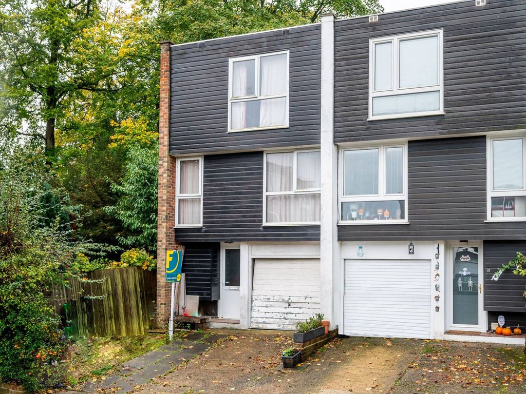4 bed terraced house for sale in Devon Bank, Guildford GU2 Zoopla