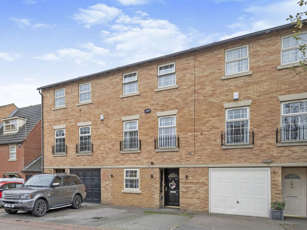 4 bed terraced house for sale in Crofters Court, Woodfield Plantation