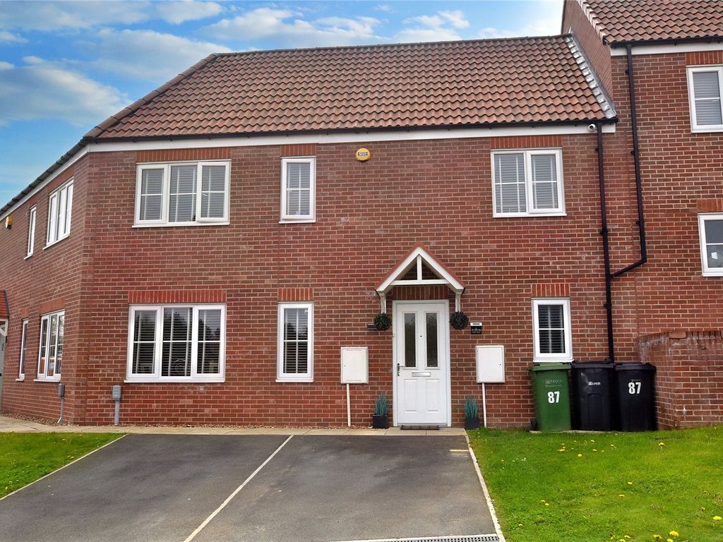 3 bed town house for sale in New Village Way, Churwell, Morley, Leeds