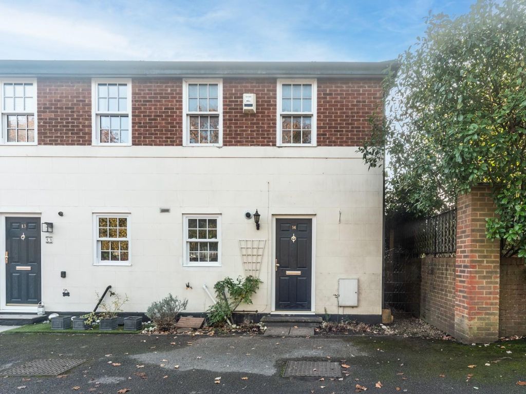 3 bed end terrace house for sale in Murray Road, Ottershaw, Chertsey