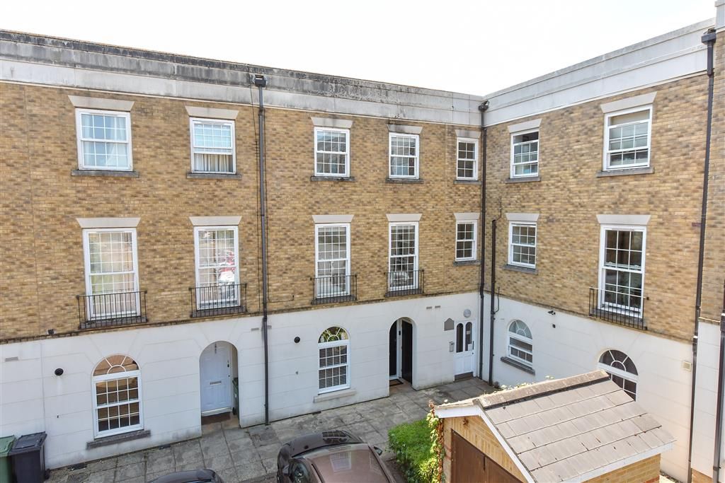 3 bed town house for sale in Tarragon Road, Maidstone, Kent ME16, £