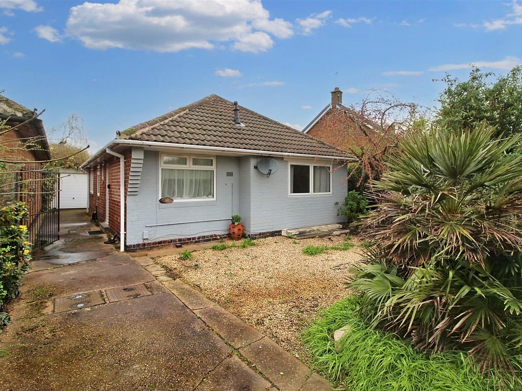 3 bed detached bungalow for sale in Perlethorpe Avenue, Gedling