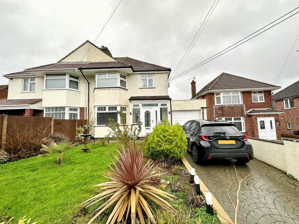 3 bed semidetached house for sale in St Michaels Avenue, Yeovil