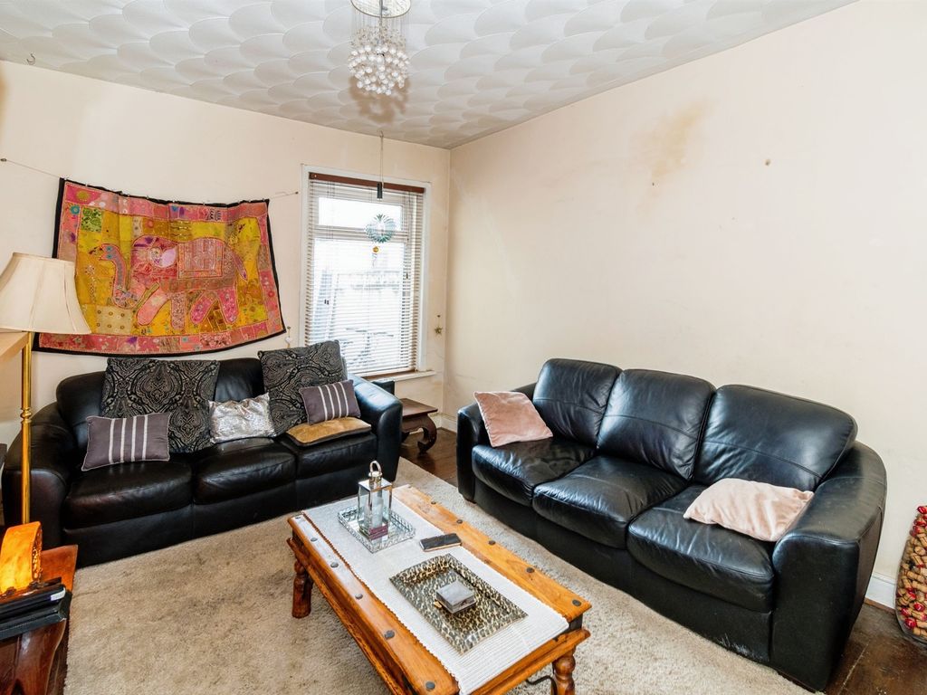 3 bed terraced house for sale in Malmesbury Road, Shirley, Southampton