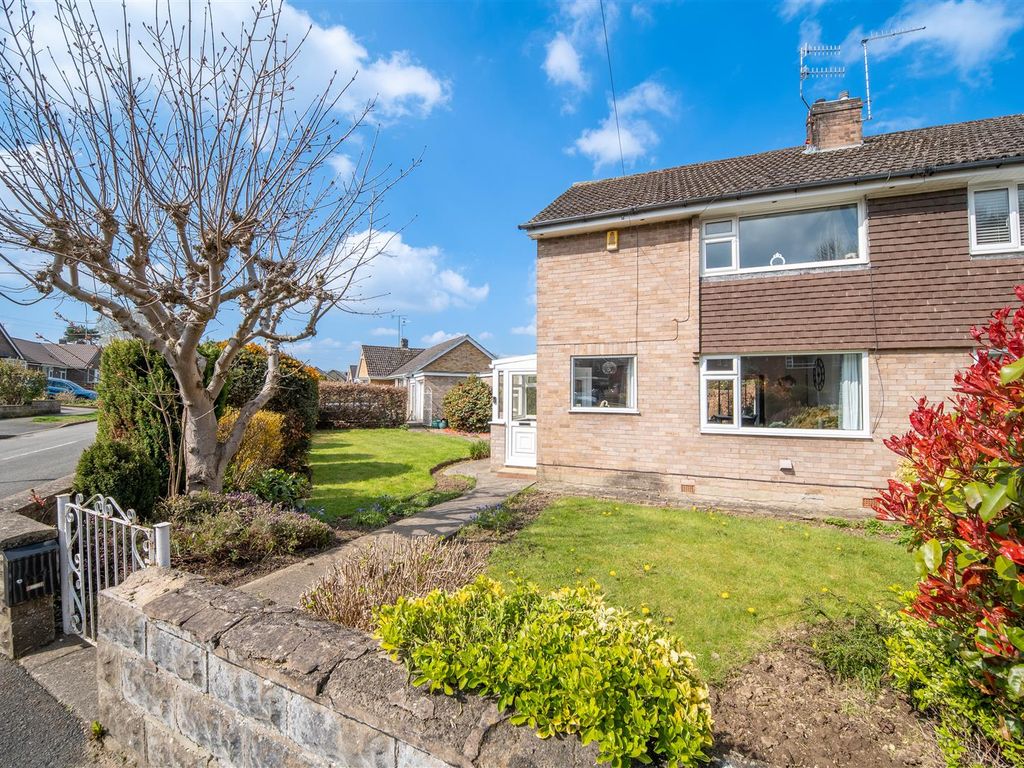 3 bed semidetached house for sale in Meadow View, Chesterfield S40